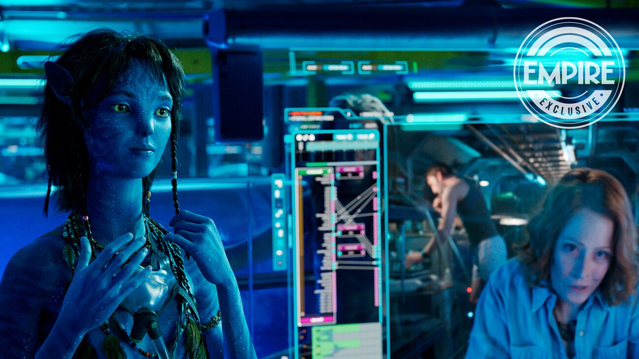 (L-R): Kiri/ Sigourney Weaver as Dr. Grace Augustine in 20th Century Studios' AVATAR: THE WAY OF WATER. Photo courtesy of 20th Century Studios. © 2022 20th Century Studios. All Rights Reserved.
