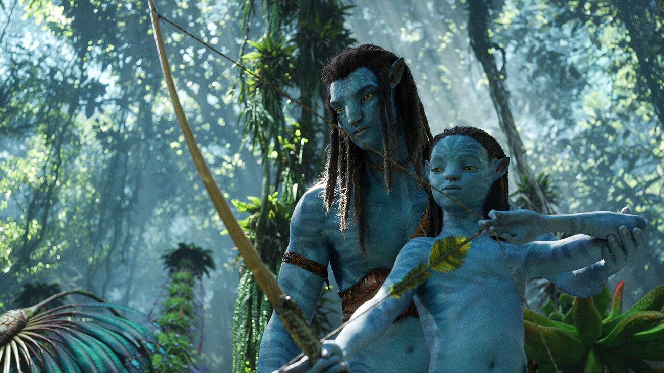 (L-R): Jake Sully (Sam Worthington) and Neteyam (Jamie Flatters) in 20th Century Studios' AVATAR: THE WAY OF WATER. Photo courtesy of 20th Century Studios. © 2022 20th Century Studios. All Rights Reserved.