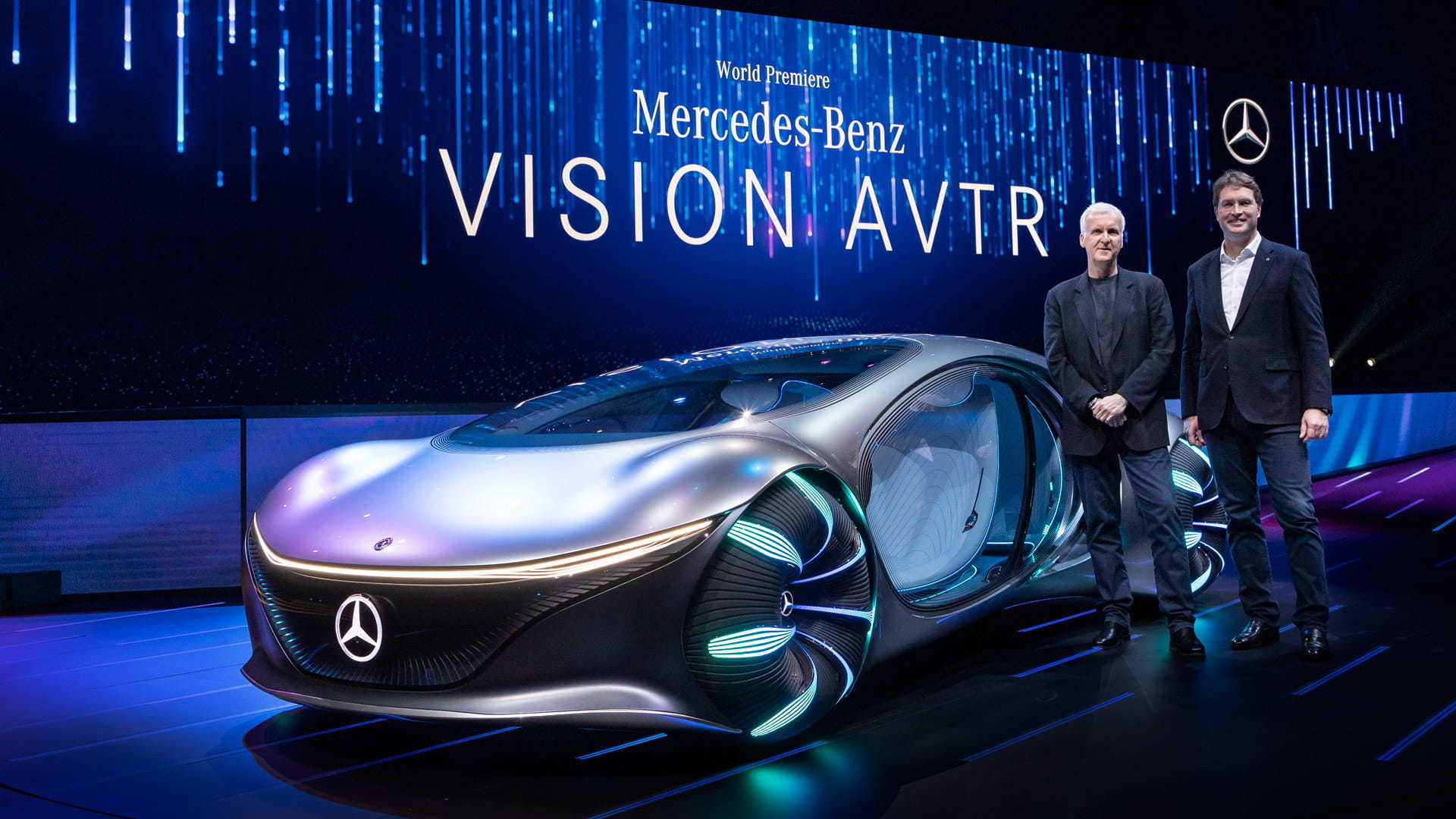 Director James Cameron and Mercedes-Benz CEO, Ola Källenius pose with the VISION AVTR at CES 2020.