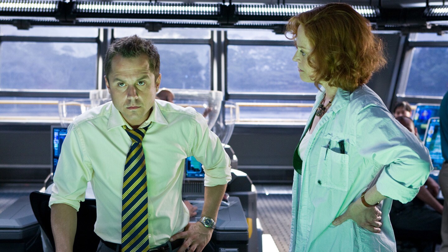 Dr. Grace Augustine, played by Sigourney Weaver, confronts Parker Selfridge, played by Giovanni Ribisi
