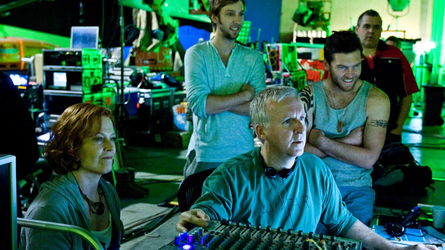Behind the scenes with Director James Cameron and actors Sigourney Weaver, Sam Worthington, & Joel David Moore