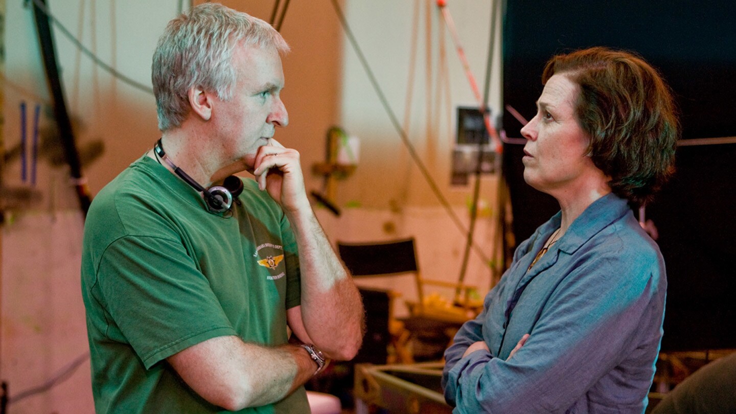 Behind the scenes with Director James Cameron & Sigourney Weaver